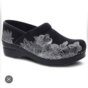 DANSKO Women's
Professional
Metallic Floral Print
NuBuck Clog US
16.5/ EU 37